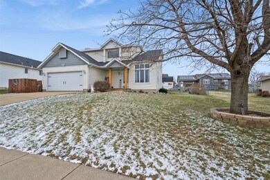 2627 31st St SW, Cedar Rapids, IA 52404 - photo 2