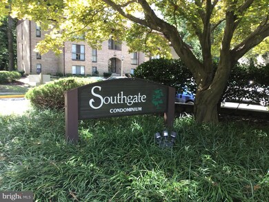 2054 Royal Fern Ct unit 22B, Reston, VA 20191 - photo 2