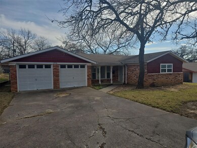 804 Patti Dr, Bedford, TX 76022 - photo 2