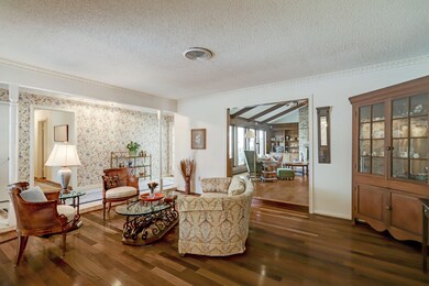 10307 Holly Springs Dr, Houston, TX 77042 - photo 7