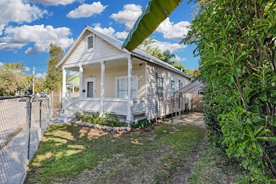 729 Windsor Ln.