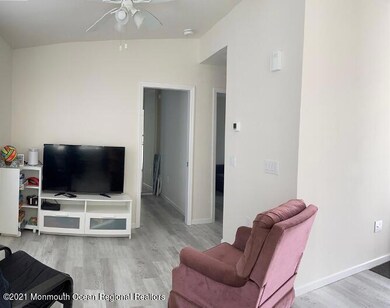 121west_tide_way_livingroom2