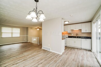 817 Eliots Oak Rd, Columbus, OH 43228 - photo 4