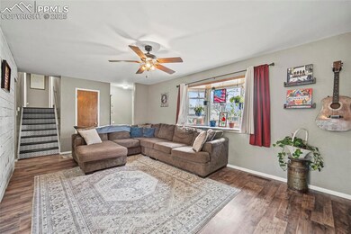 Living room w/bay window