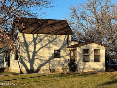 104 Mountain St W, Cavalier, ND 58220 - photo 4