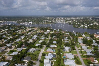 Nearby marinas in the Manatee Pocket are a short d