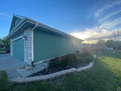 4243 SW Cambridge Ave, Topeka, KS 66610 - photo 3