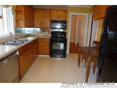 2603 Mirror Lake Dr, Fayetteville, NC 28303 - photo 4