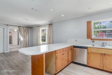 Kitchen with sink, dishwasher, kitchen peninsula, 