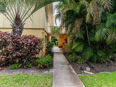 1210 Shady Rest Ln unit 11, Naples, FL 34103 - photo 4