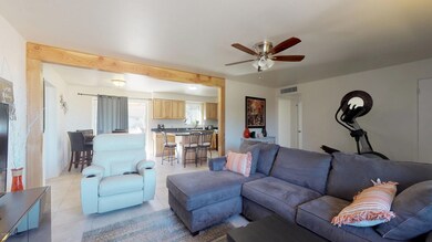 420-N-Chaparral-St-Great-Area