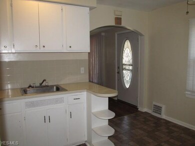 19520 Libby Rd, Maple Heights, OH 44137 - photo 5