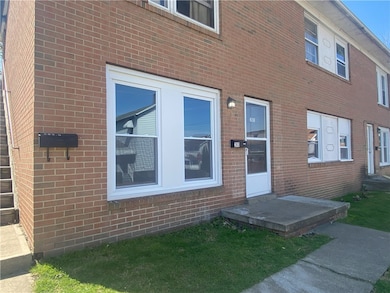 203 Irving Ave, Latrobe, PA 15650 - photo 2