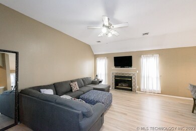 1604 S Narcissus Place, Broken Arrow, OK 74012 - photo 6