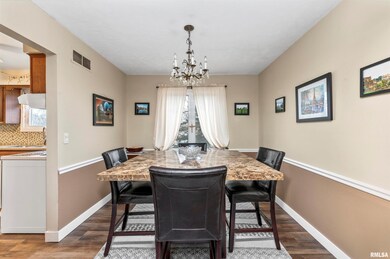 2645 W 35th St, Davenport, IA 52806 - photo 3