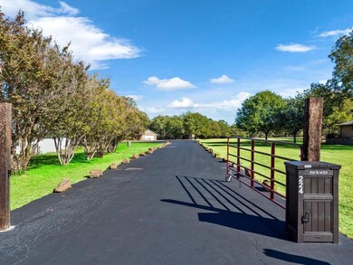 224 De la Cruz St, Weatherford, TX 76085 - photo 2