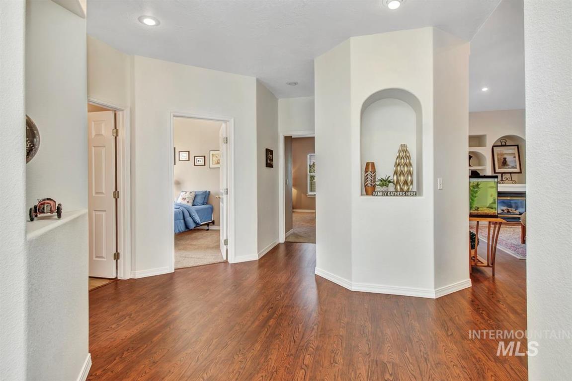 713 N Echohawk Way, Eagle, ID 83616 - photo 2