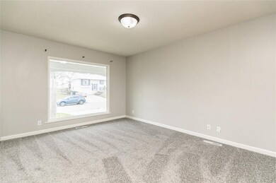 3206 Carriage Dr SW, Cedar Rapids, IA 52404 - photo 4