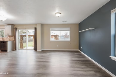 1803 25th St W, Williston, ND 58801 - photo 4