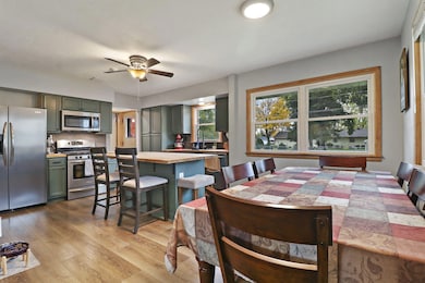 401 Roberts Dr, Mukwonago, WI 53149 - photo 2