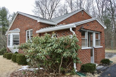 Enclosed kitchen entry