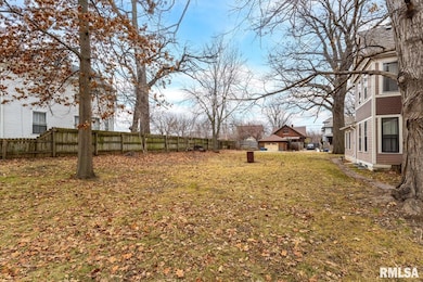 532 W 8th St, Davenport, IA 52803 - photo 3