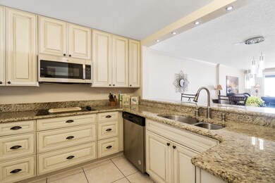 6770 Ridgewood Ave Kitchen
