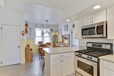 1137 Pine Bluff Ave Point-large-023-31-K