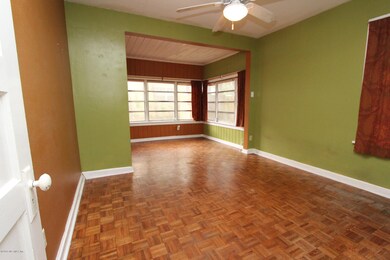 Master with Sitting Area