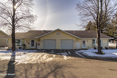 3910 Dacotah View Ct, Grand Forks, ND 58201 - photo 2