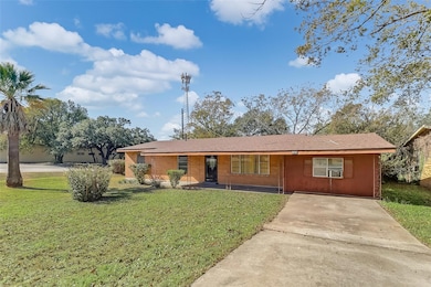 1012 N Water St, Burnet, TX 78611 - photo 2