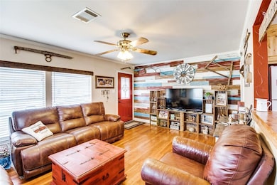 1813 Buck St, Gainesville, TX 76240 - photo 4