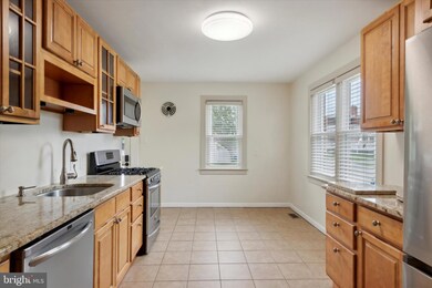 230 Forrest Ave, Folsom, PA 19033 - photo 5