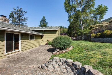 1749 NE Beverly Dr, Grants Pass, OR 97526 - photo 3