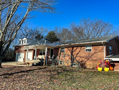 1712 Goddard Ln, Dandridge, TN 37725 - photo 3