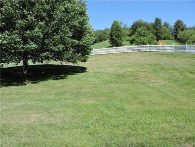 22 Dogwood Cir, Burnsville, NC 28714 - photo 3