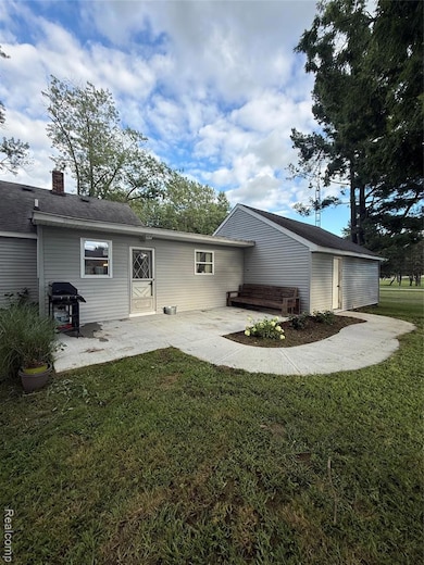 1513 N Seymour Rd, Flushing, MI 48433 - photo 4