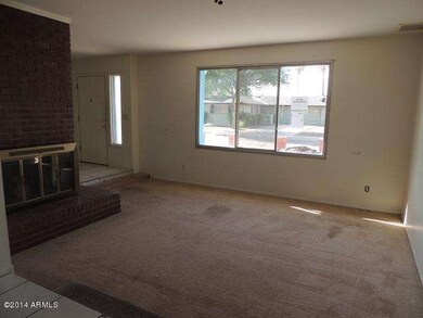 LLIVING ROOM (1)