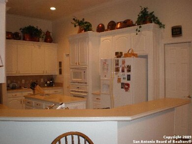 8745 Phoenix Ave, Universal City, TX 78148 - photo 7