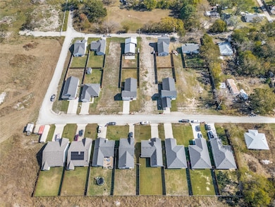 308 N Helton St, Randolph, TX 75475 - photo 4