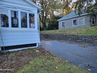 Back Porch_parking_yard & garage