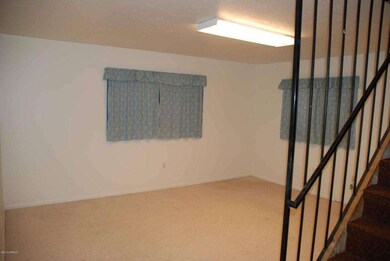 11FamilyRoom1