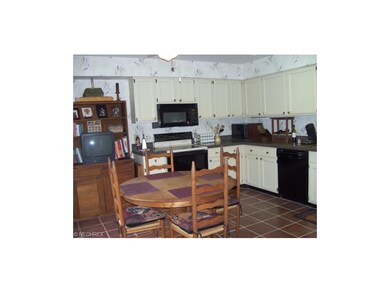 This kitchen is so inviting! Here you will find gr