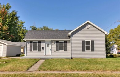 303 W 5th St S, Newton, IA 50208 - photo 5