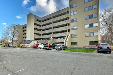 Heritage Sound Condominiums unit A26, Milford, CT 06460 - photo 3