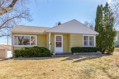 1111 20th St SW, Cedar Rapids, IA 52404 - photo 2
