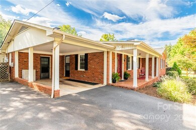 614 Greenway Dr, Statesville, NC 28677 - photo 2