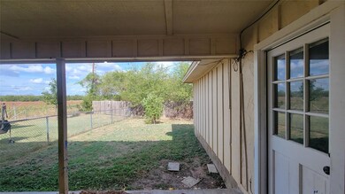 2100 Granbury St unit 2102, Cleburne, TX 76033 - photo 3