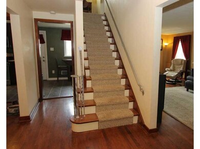 Entry/Foyer.