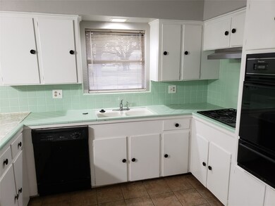 106 E Heritage Dr, Friendswood, TX 77546 - photo 3